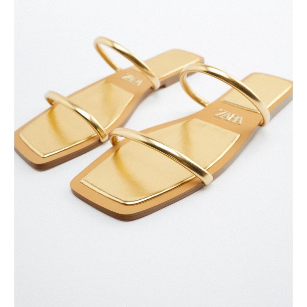 ✨ZARA FLAT METALLIC SANDALS ✨
